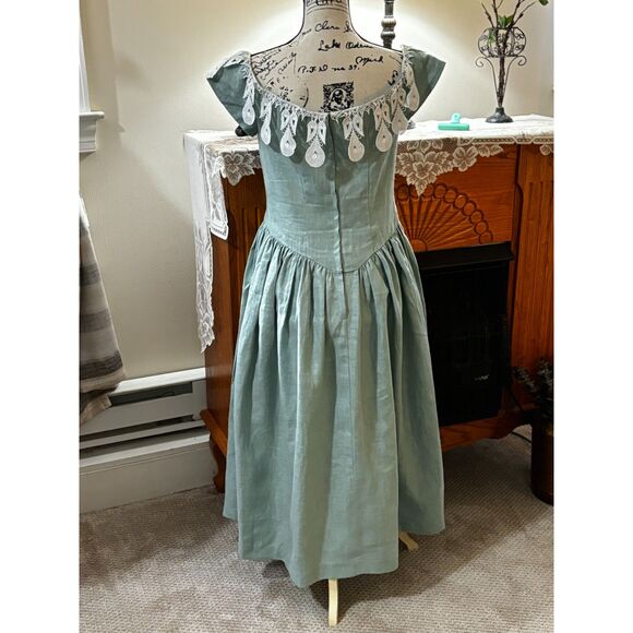 Vtg 1950's Linen and Embroidery Green and White Dress Off the Shoulder - Picture 4 of 5